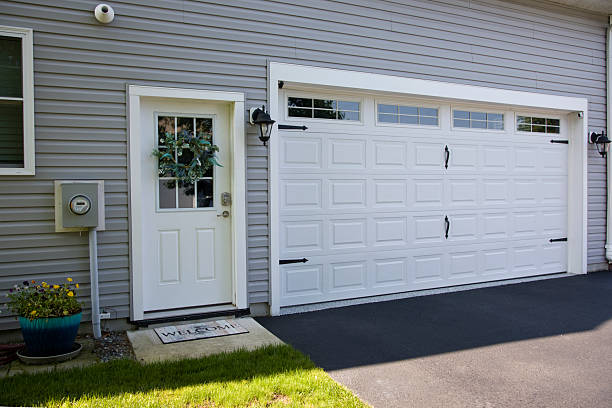24/7 Emergency Garage Door Panel Replacement experts in Calexico, CA